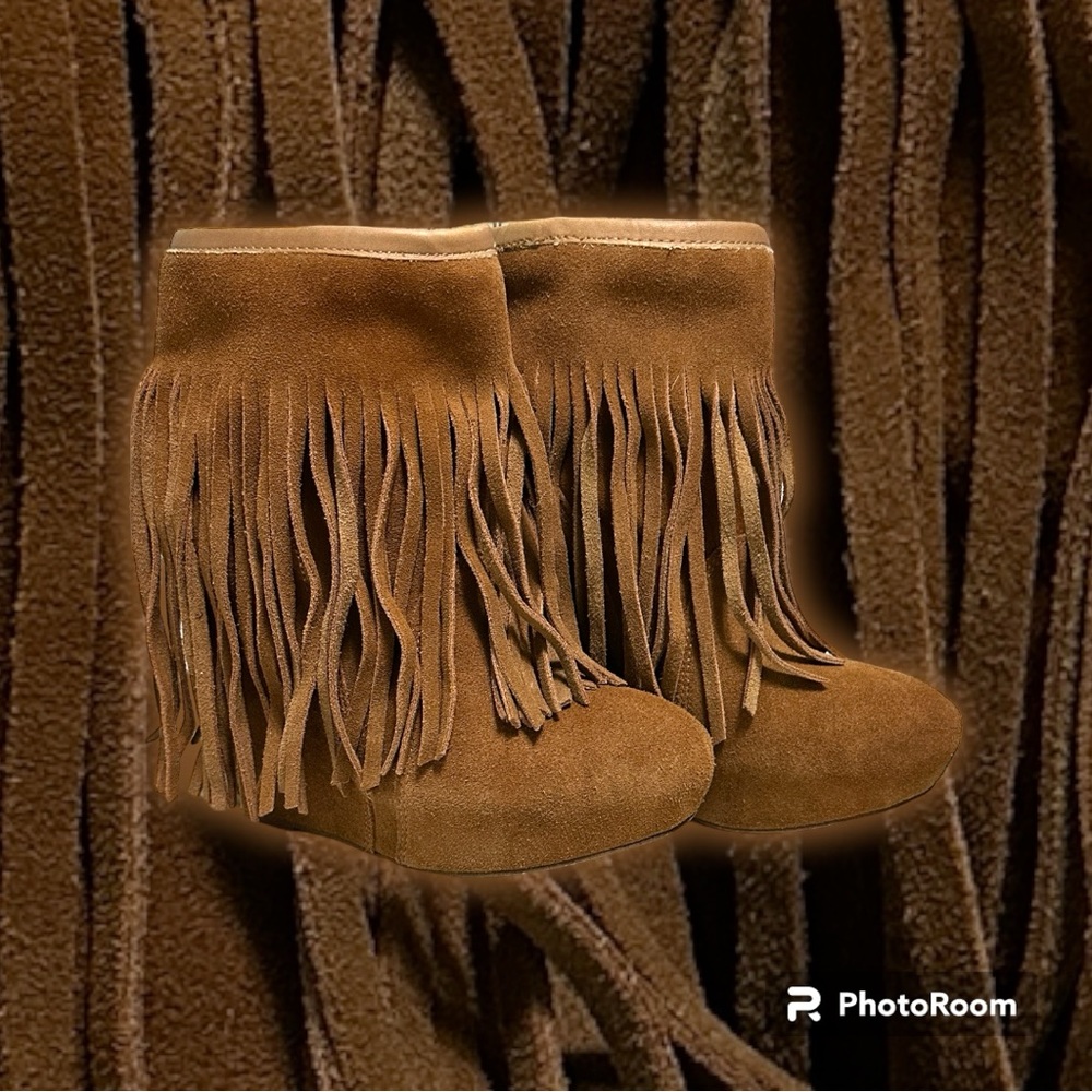 Koolaburra Veleta Fringe Wedge Heels Size 8